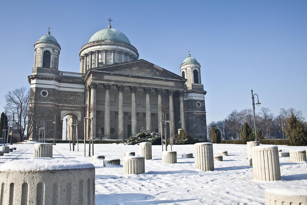 Amadeus Vendeghaz Hotel Esztergom Bagian luar foto