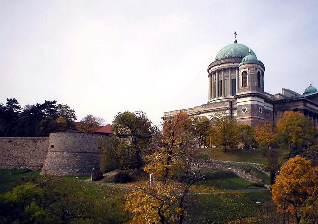 Amadeus Vendeghaz Hotel Esztergom Bagian luar foto