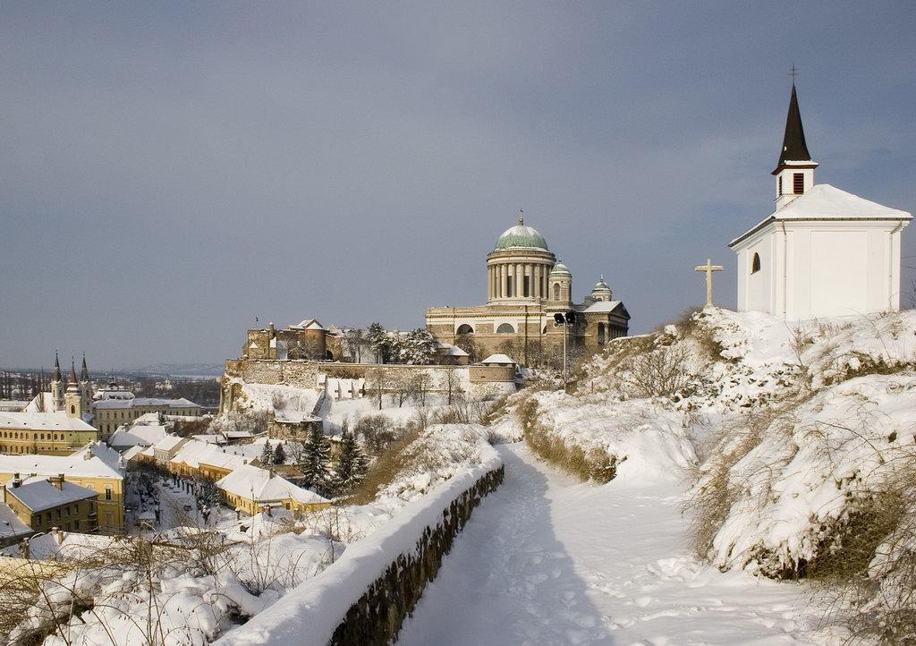 Amadeus Vendeghaz Hotel Esztergom Bagian luar foto